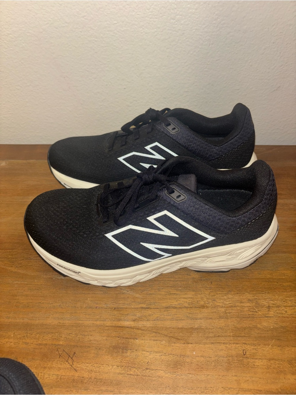 New Balance women Black and White Lace-Up Sneakers - Picture 2 of 5